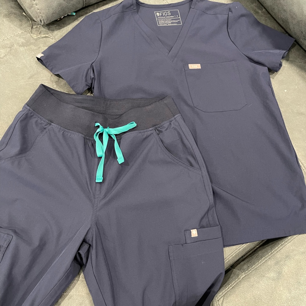 Figs scrubs small